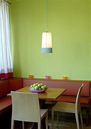 Business & Budget Hotel Tessin München Buitenkant foto